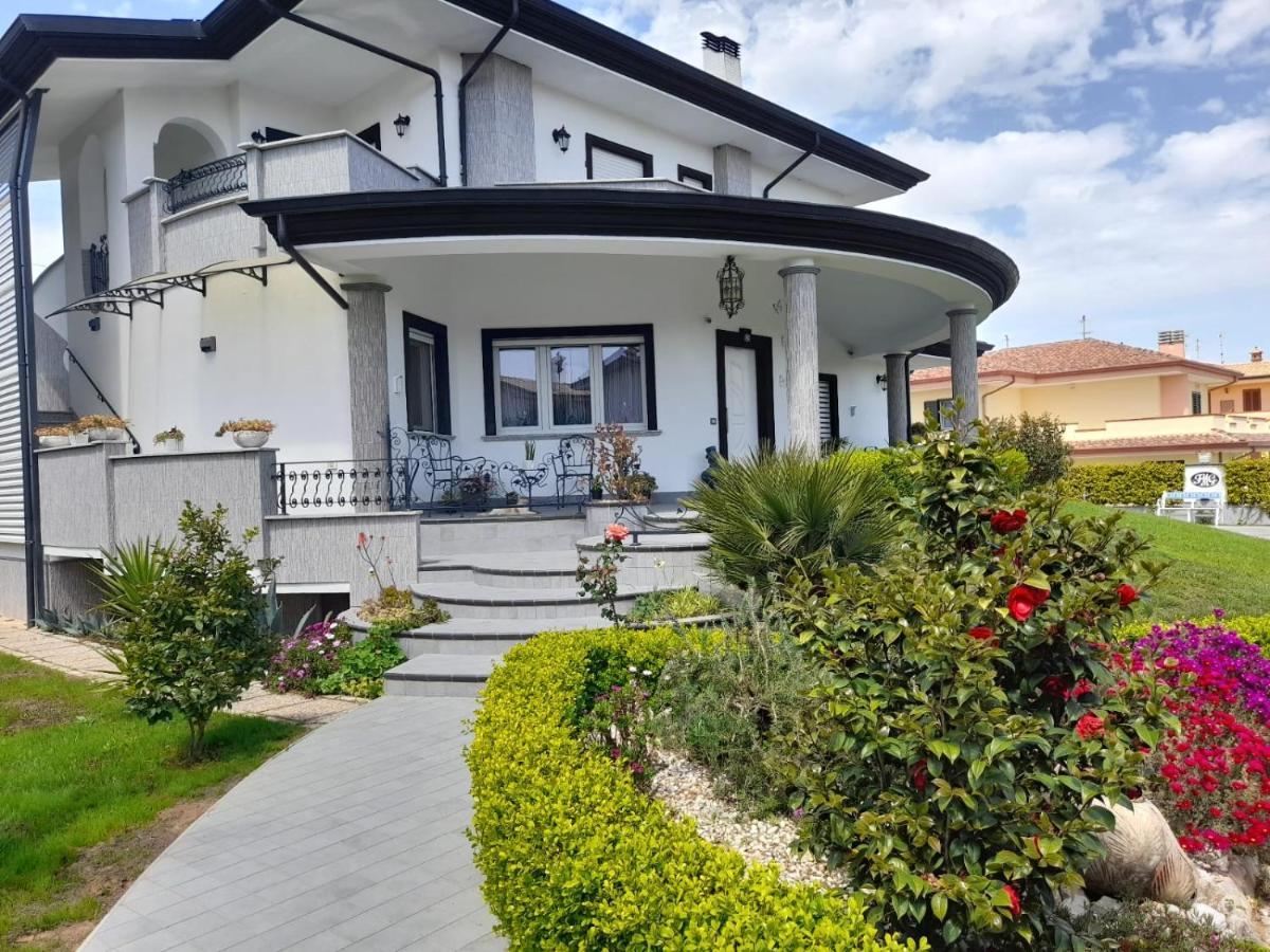 Appartamento Al Primo Piano Margherita Sabaudia Exterior foto
